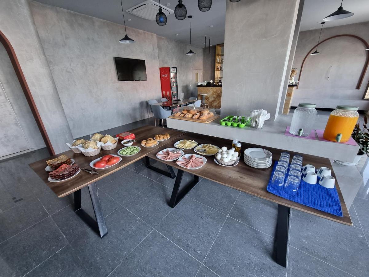 Hotel Ble Ble Vlorë Buitenkant foto