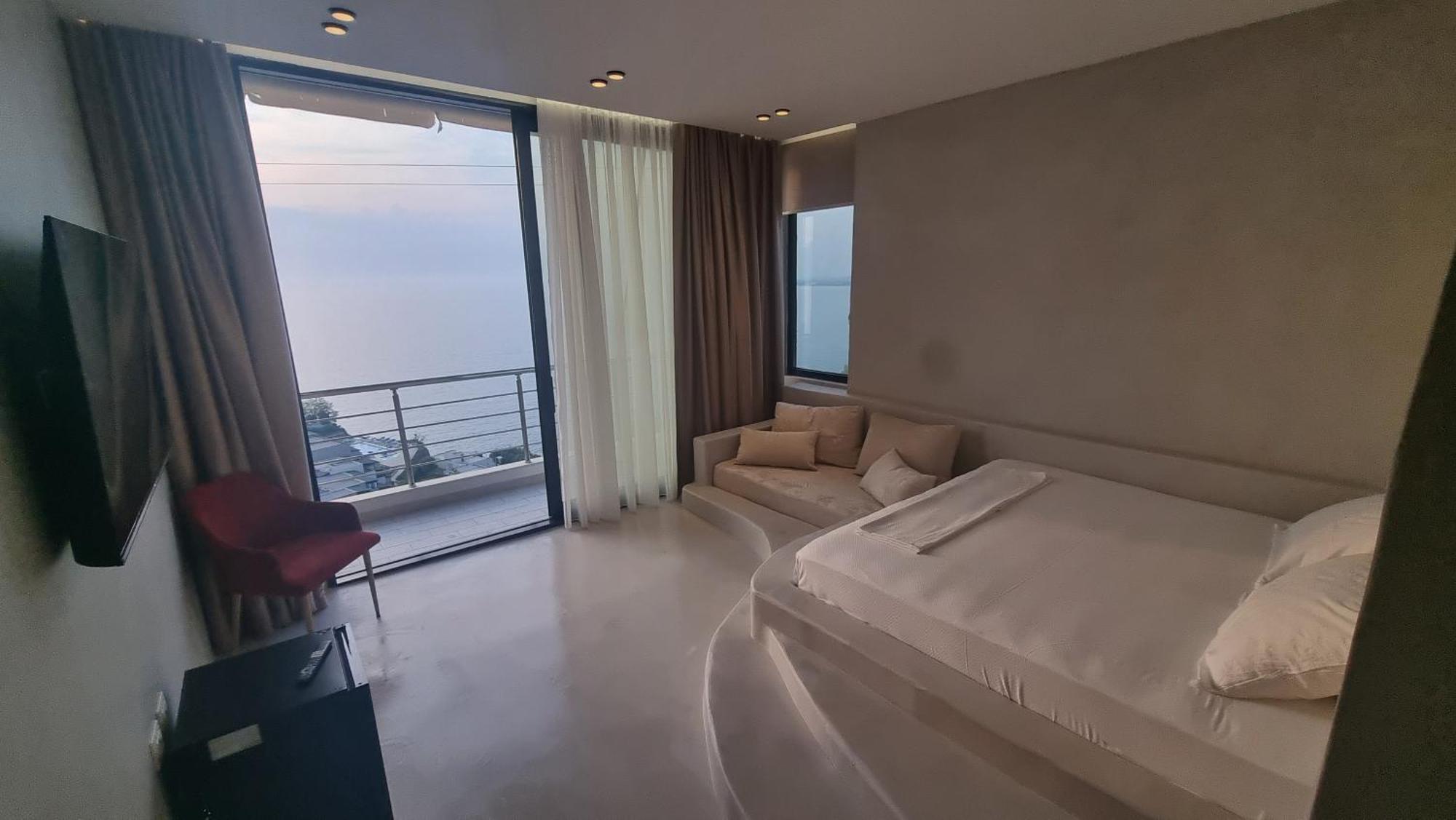 Hotel Ble Ble Vlorë Buitenkant foto